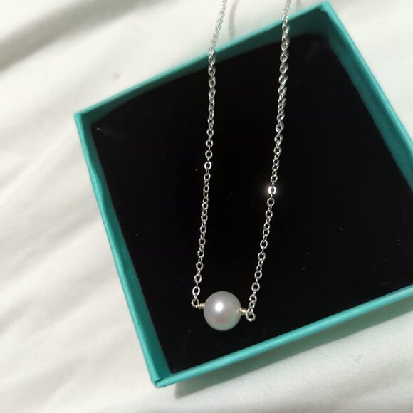 Neiman Marcus 14k Silver Plated Dainty Large Pearl Necklace - Picture 6 of 6